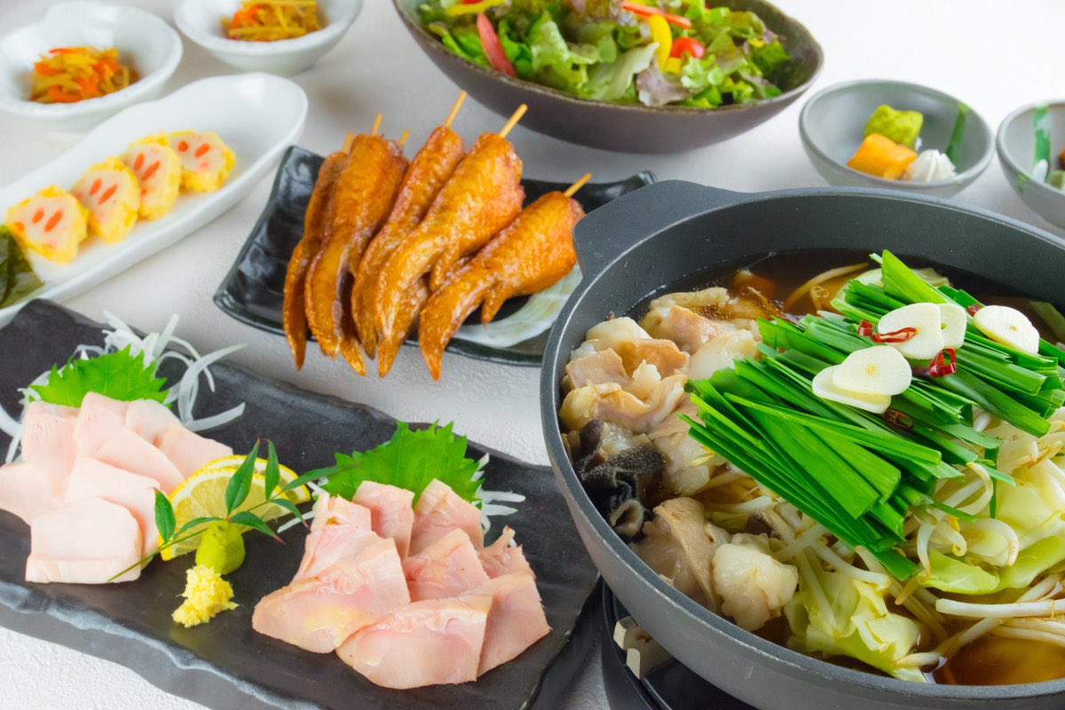 こんばんは！とめ手羽今泉店です！
本日はここ最近の中でも一段と寒い日でしたね⛄️
単品でもつ鍋やみぞれ鍋もありますがコースにもご用意しております！
本日もたくさんのご来店お待ちしてます♪
#とめ手羽　#今泉店