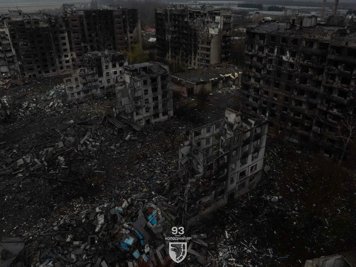 Tohle je připomínka pro ty, kteří se radovali, když Tomio Okamura nechal sundat ukrajinskou vlajku z budovy Poslanecké sněmovny. 

Takhle vypadá ruský mír v ukrajinské Kosťantynivce.