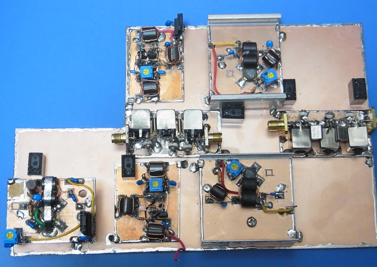 Jr1Pwz's tweet image. TRX IF / RX RF の機能をまとめるために、各モジュールをナマ基板にレイアウトしてみる。MixerはSD8901を止めて2SK125のQuad Mixerを用いた。58MHz帯MCFは容易に再測定ができるように配置。制御系雑物を搭載するのにちょうどいい跡地が残りそう。
x.com/Jr1Pwz/status/…