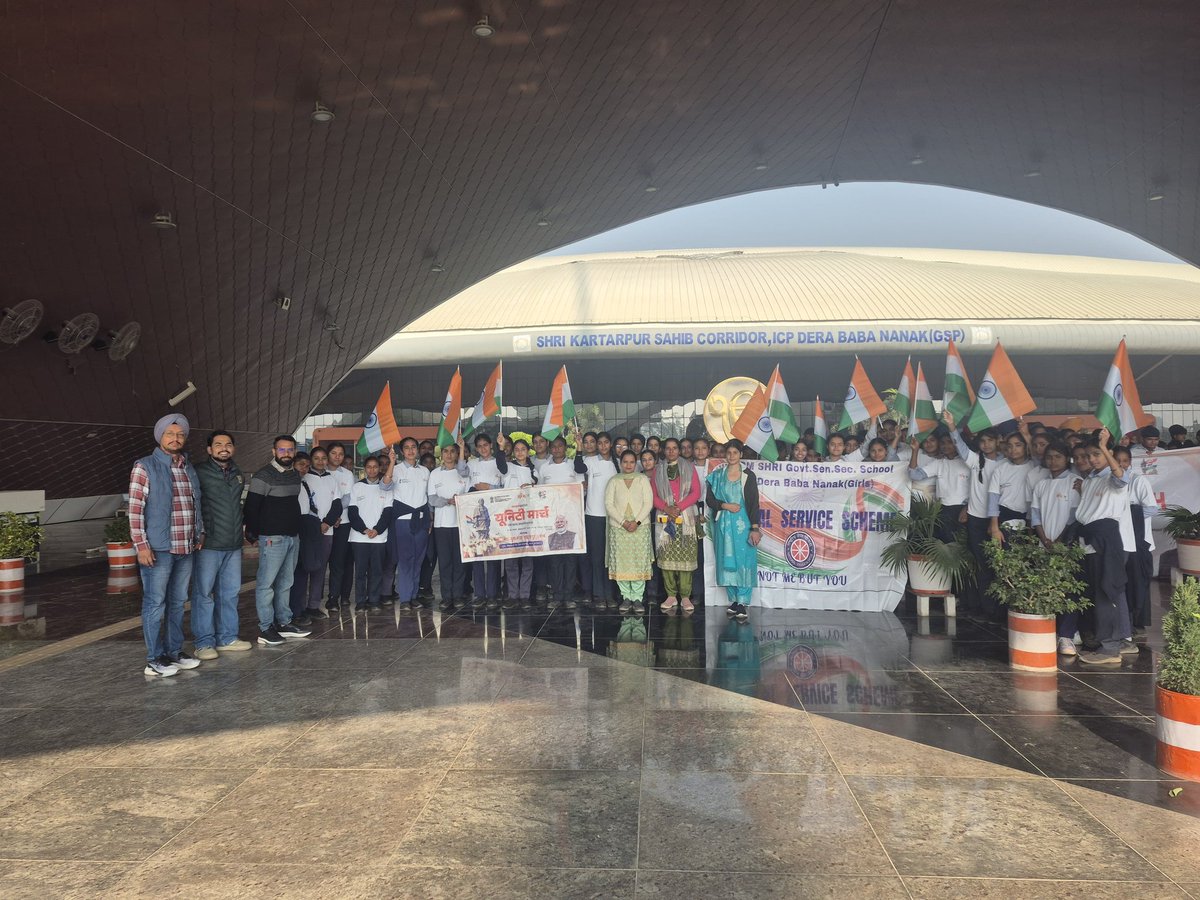 pmshrigsssdbng's tweet image. 🏃‍♀️ Run for Unity at Kartarpur Corridor! 🇮🇳
Students of PM SHRI Govt.Senior Secondary School Dera Baba Nanak Girls proudly participated in the Marathon held at the Kartarpur Corridor to commemorate the 150th birth anniversary of Sardar Vallabhbhai Patel#SardarPatel150 #RunForUnity