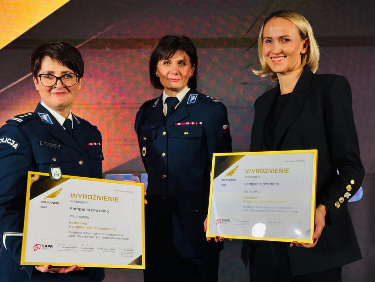 Mamy to! Wyróżnienie PR Wings 2025 dla Kampanii #zaginioneNIEzapomniane 💙

Podczas wczorajszej gali PR Wings 2025 w Fabryce Norblina w Warszawie Komenda Główna Policji oraz <a href="/FundacjaITAKA/">Fundacja__ITAKA</a> – Centrum Poszukiwań Ludzi Zaginionych otrzymały WYRÓŻNIENIE w kategorii Kampania Pro Bono