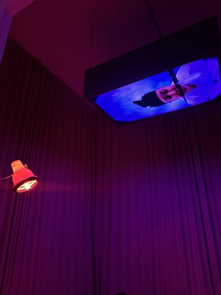 b_oooookiee's tweet image. 국현미 올작상 보고왔는데
임영주 작가님 작업 진쩌 너무너무너무… 좋았다
미디어 작업물 오래 못보는 병 있는데
한 30분동안 자리에서 못 떠남