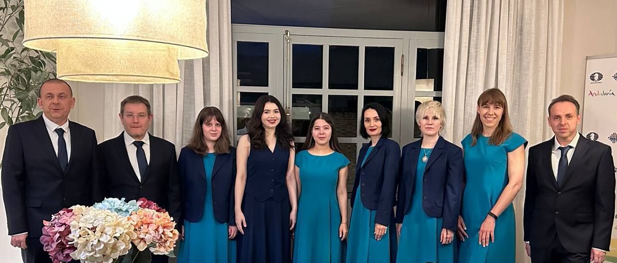 PHChess's tweet image. Today is a sad day for chess.

Russia 🇷🇺 has managed to break the international sanctions and will today play the Womens World Championship in Spain. 🇪🇦

While Ukraine 🇺🇦 is still being invaded by the exact same people that sits in the Chess Federation of Russia leadership.