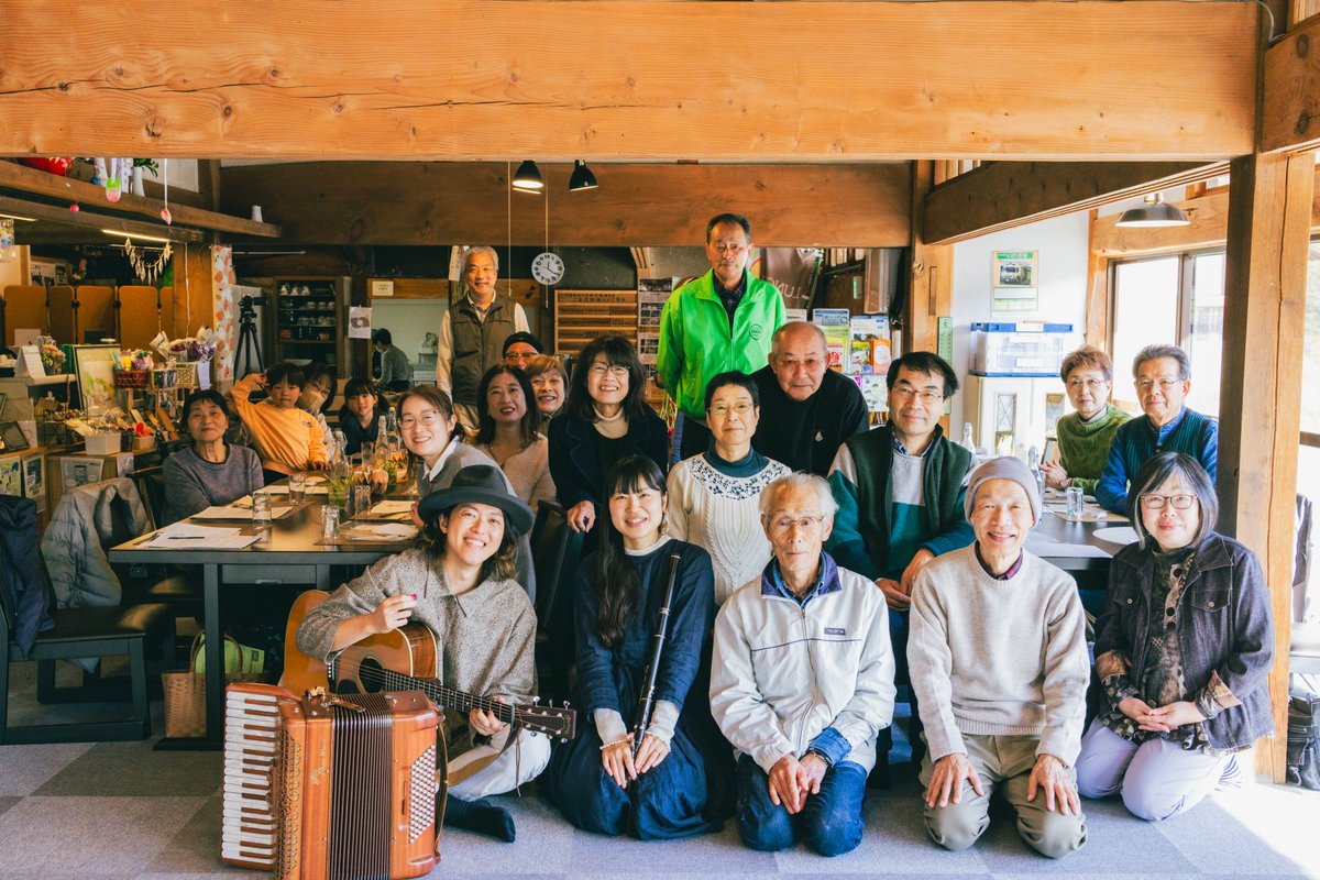 【#おでかけアリオス】11/16(日)には、川前地区「小さな拠点おおか」にてランチ付きコンサートを開催しました。木の暖かみのある古民家の会場の中で、どこか懐かしさを感じさせるアイリッシュ音楽が演奏された和やかなコンサートでした。川前の食材を使った美味しいランチに舌鼓!
撮影:nuu