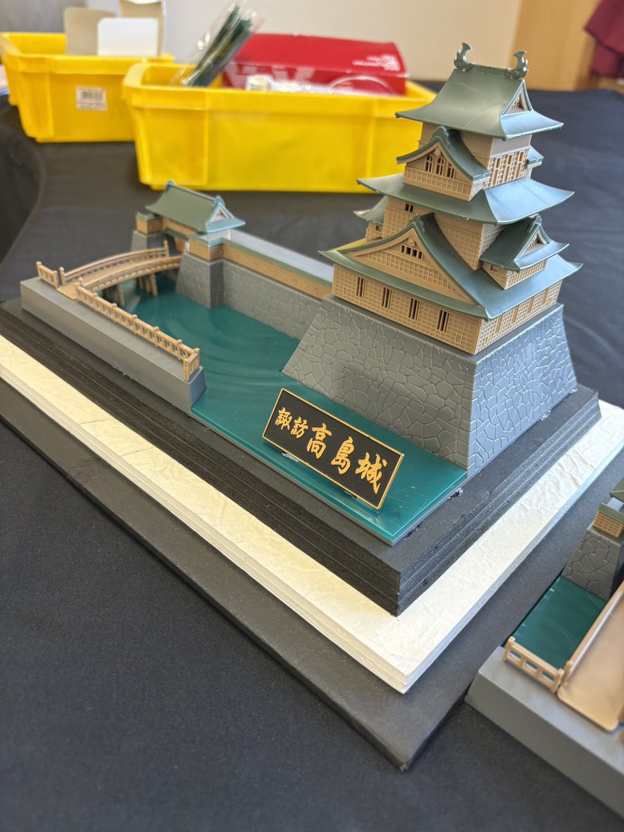 《第569回 #今日の諏訪姫 》
今日は諏訪市にある豊田小学校の5年生クラスで #ものづくり教室 を開催してきたのじゃ♪
班ごとに諏訪高島城を完成させるのじゃ🏯✨️
初めてニッパーを触る子もいて、ドキドキだったのじゃ！
プラキットを通してものづくりの楽しさを味わってもらえたら何よりなのじゃ♡