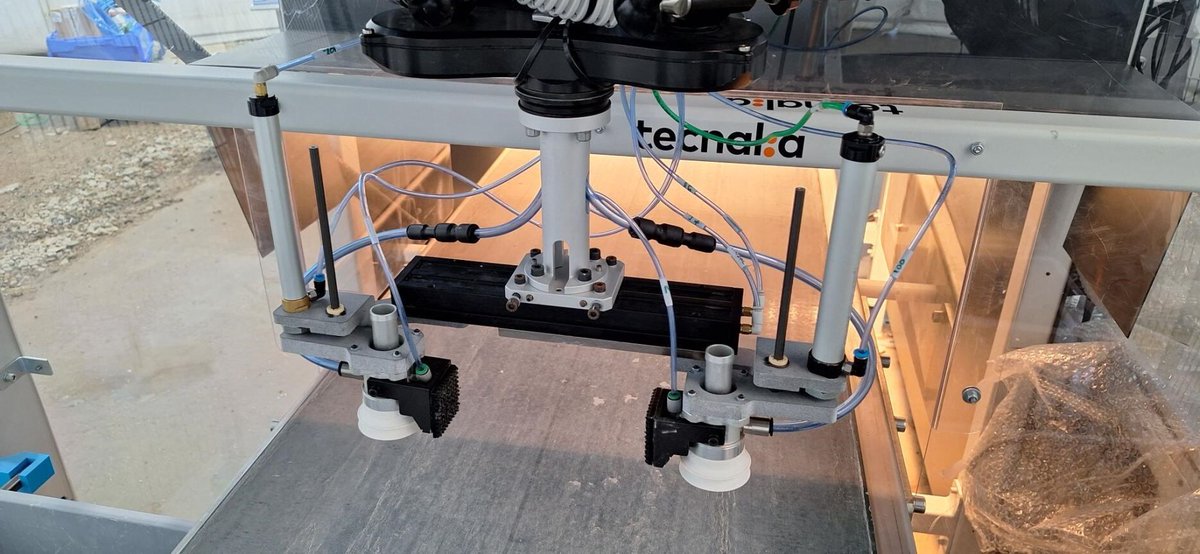 🎉 A major milestone for RECONMATIC: a hyperspectral, AI-powered robotic arm developed by <a href="/tecnalia/">TECNALIA</a>  has arrived at the <a href="/recsosl/">redes@recso.es</a>  plant in Valladolid, set to revolutionise the recycling of construction and demolition waste.