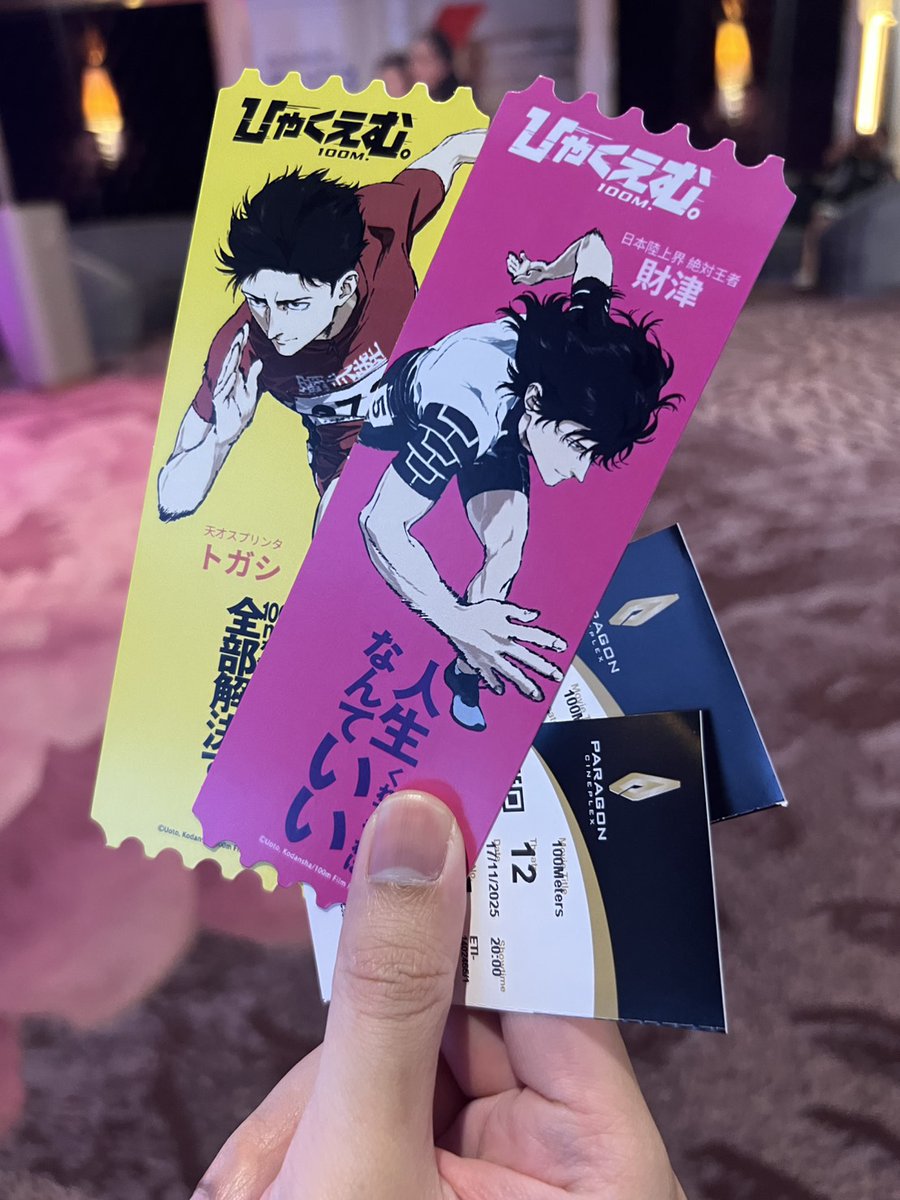 100 Meters มันจะมีฉากนึง ที่บ้ามากๆๆๆๆ อยากตาย หยุดหายใจ หยุดกะพริบตาเพราะอยากเก็บโมเม้นนั้นไว้ไม่ให้หลุดลอด ความกลมกล่อมยังไม่เข้ามือแต่หนังแม่งโคตรจะเท่ ดูแล้วอยากวิ่ง มันคือสิ่งที่โคดะบอกว่าวิ่งคือการลืมตา มองความจริงตรงหน้า ช่างกล้าหาญแต่ก็นับเป็นการวิ่งหนีความจริงได้เช่นกัน