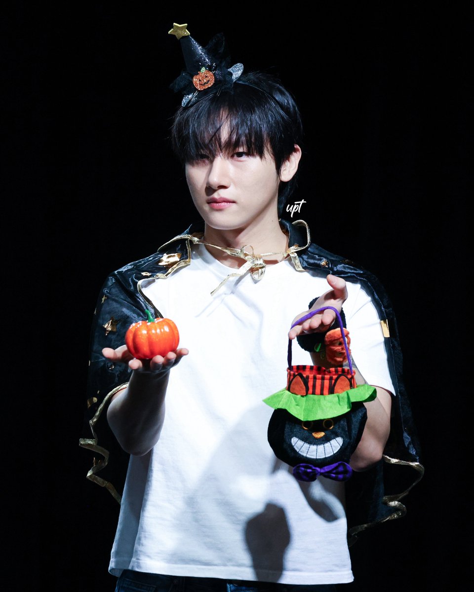 mbb_da_'s tweet image. 251026 위드뮤 대면 팬싸

할로윈사탕 받으세요

#몬스타엑스 #monsta_x 
#창균 #아이엠