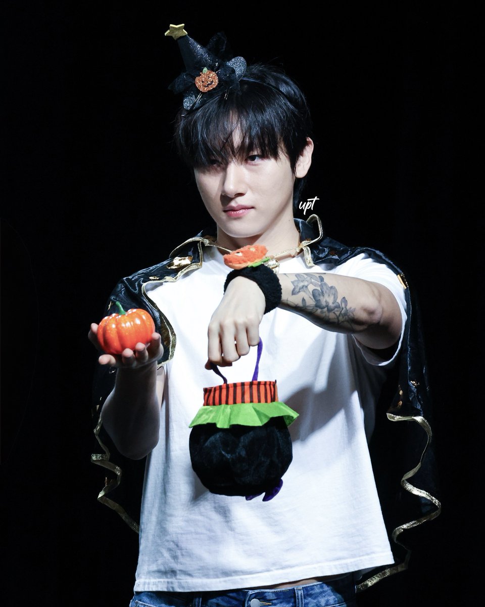 mbb_da_'s tweet image. 251026 위드뮤 대면 팬싸

할로윈사탕 받으세요

#몬스타엑스 #monsta_x 
#창균 #아이엠