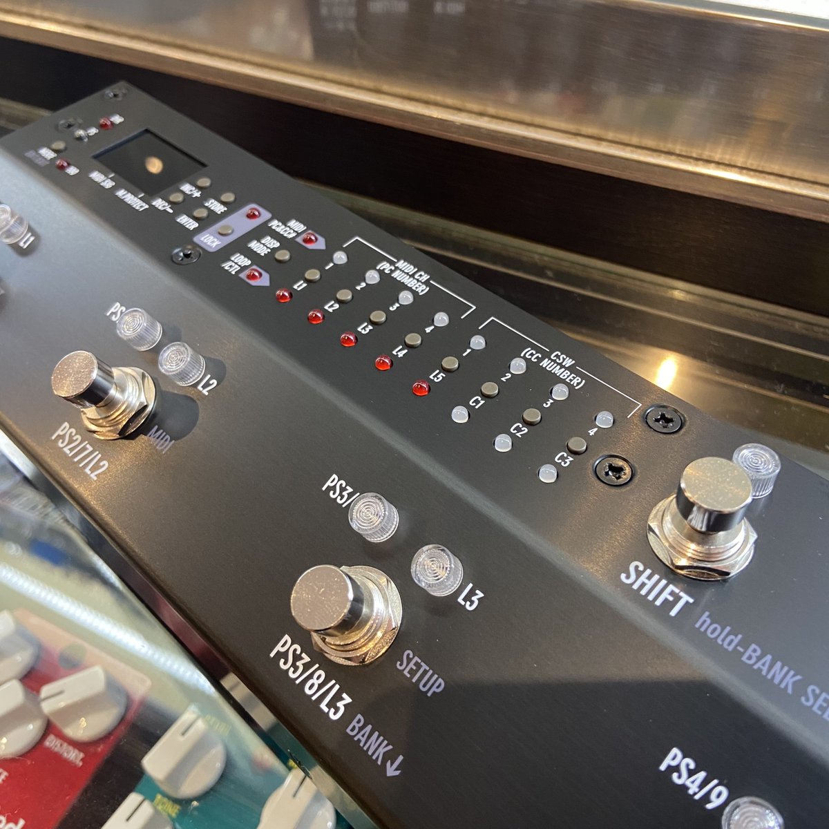 premium_guitars's tweet image. ＃freethetone 「ARC-53M」入荷です🔥🔥
1つのセパレートループを含む5ループの制御とMIDI/コントロール端子での圧倒的な操作性で、足元を一手にまとめ上げます!!

ヴィンテージや希少なペダルを現場で使いたいユーザーもぜひご注目下さい!!