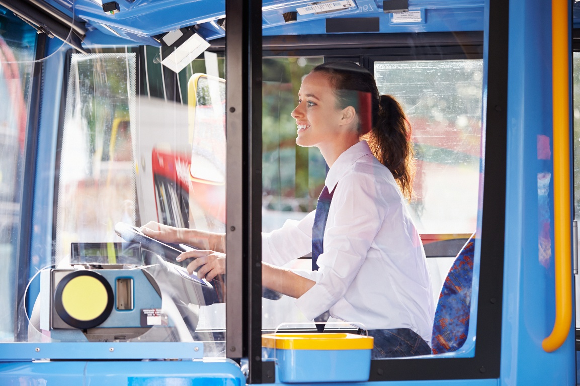 🚌 El Gobierno autoriza ayudas de hasta 3.000 € por persona para obtener los permisos de conducción C y D (camión y autobús).
👉Una medida clave para atraer nuevos profesionales al transporte.
Más info 🔗confebus.org/publicaciones/…
#Formación #Empleo #Autobús #PermisoConducción