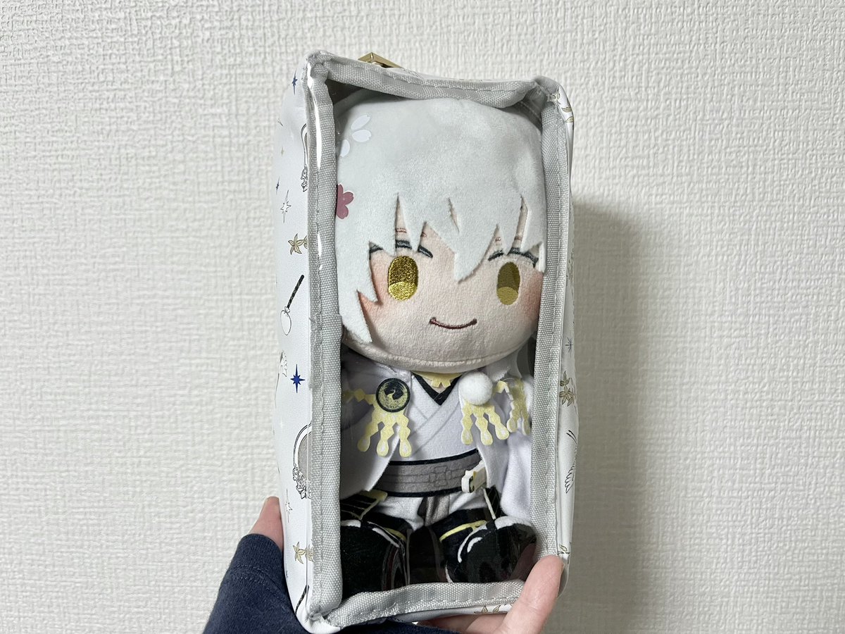 「え、すごっ!!菊正宗のポーチわんぱくちゃん入るんだ!!(ミチミチやけど)」|楓⛩Laurantのイラスト