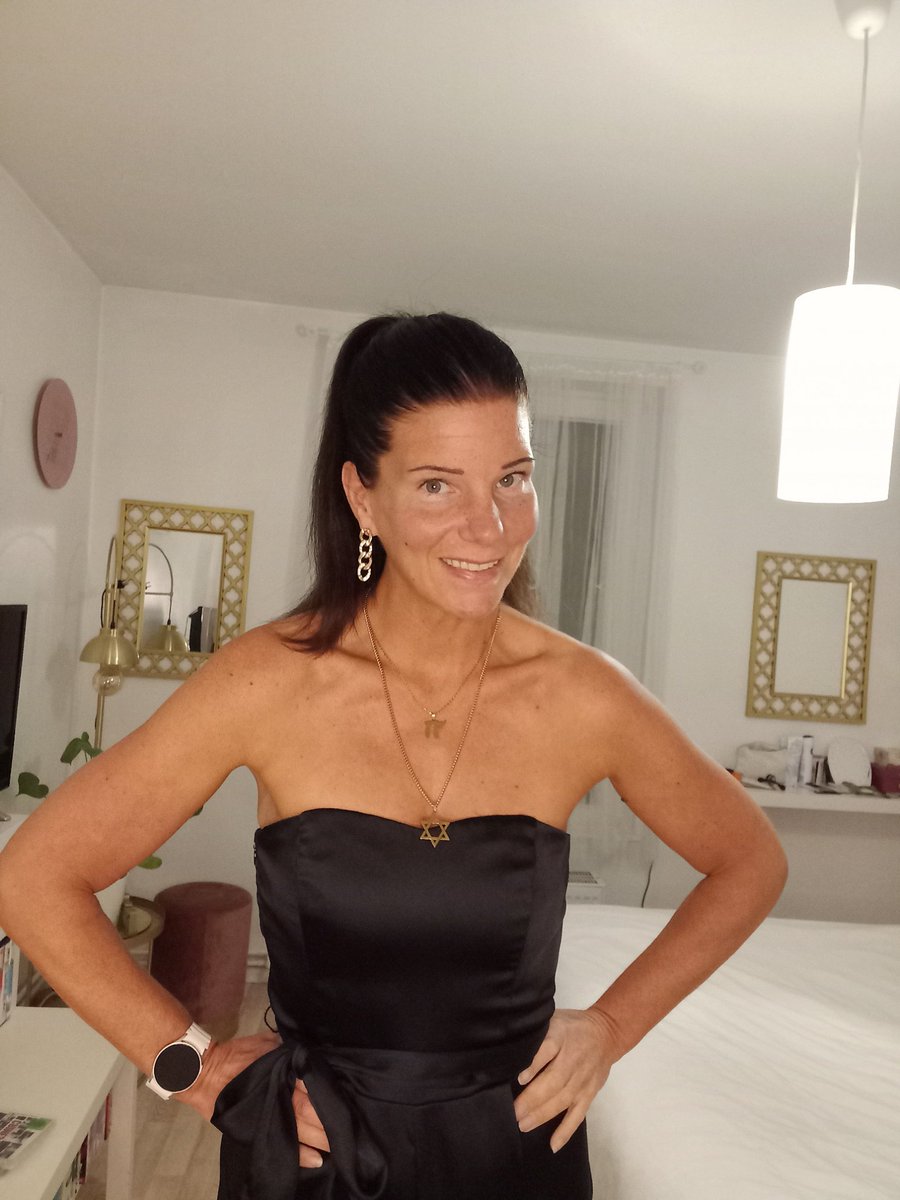 Daniela Hüpenbecker tweet media