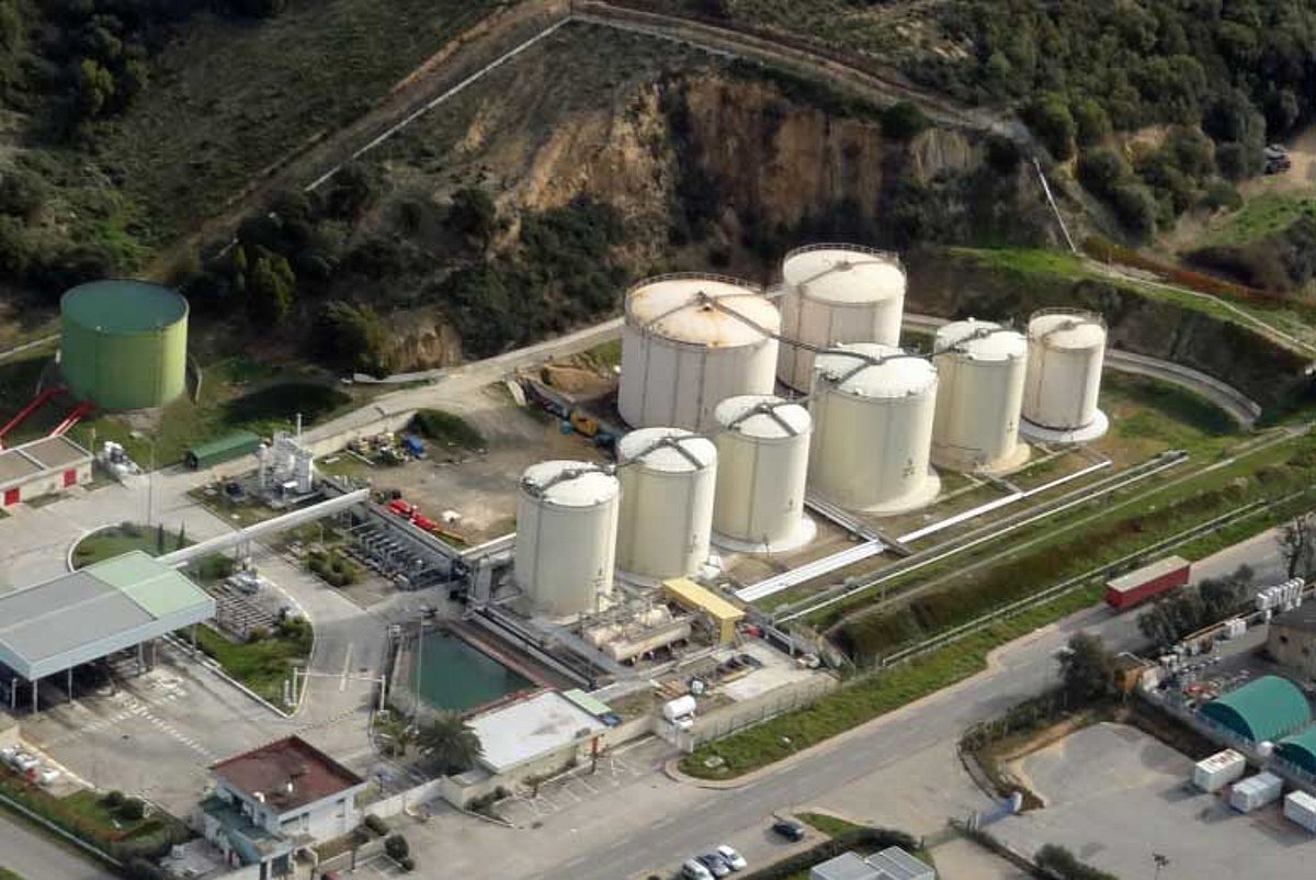 BulkDistributor's tweet image. #French fuel distribution firm @Rubis has reacted angrily to a ruling by the French Competition Authority (FCA) on the market in #Corsica.
bulk-distributor.com/2025/11/rubis-…
#bulk #distributor #decision #court #competition