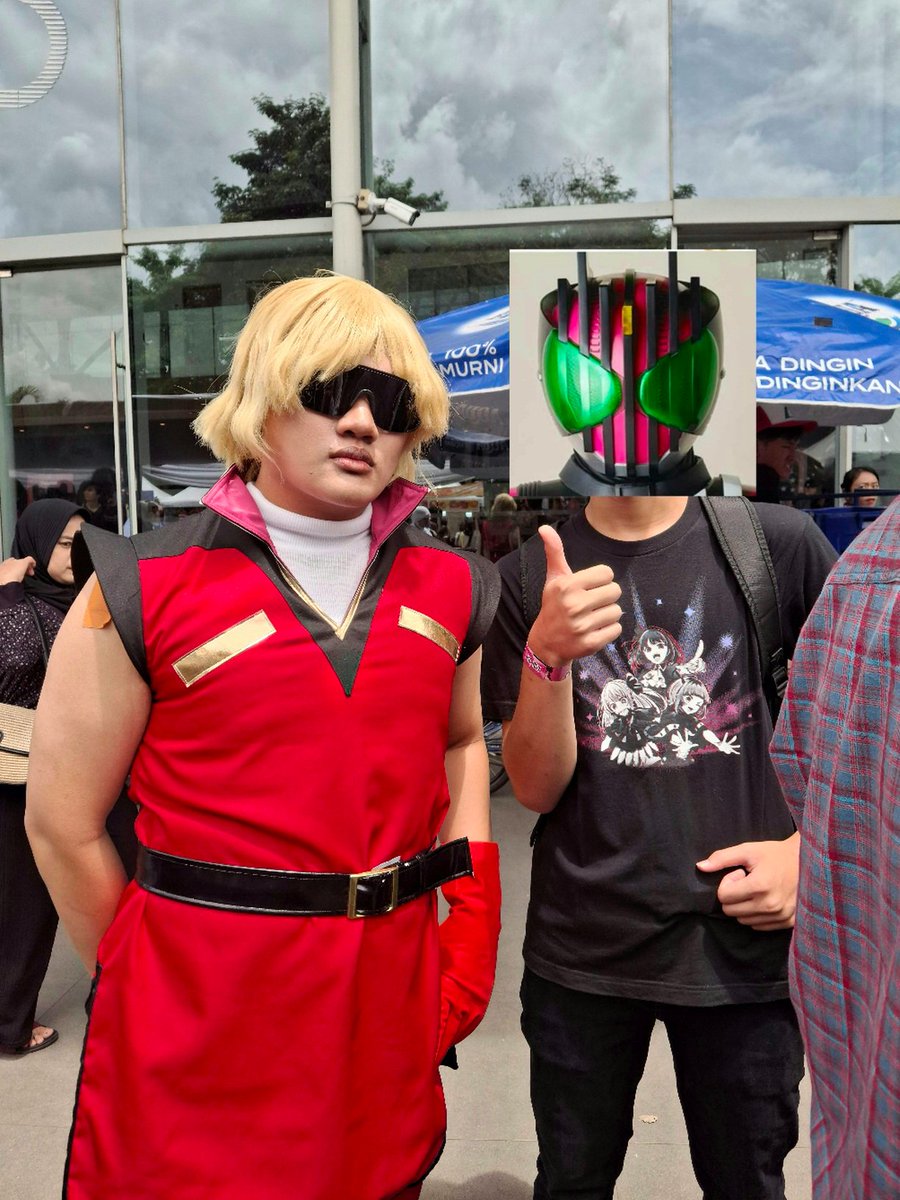 contextsupreme's tweet photo. @NGE064 Hey i met that guy https://t.co/nt7qaH0Tm3