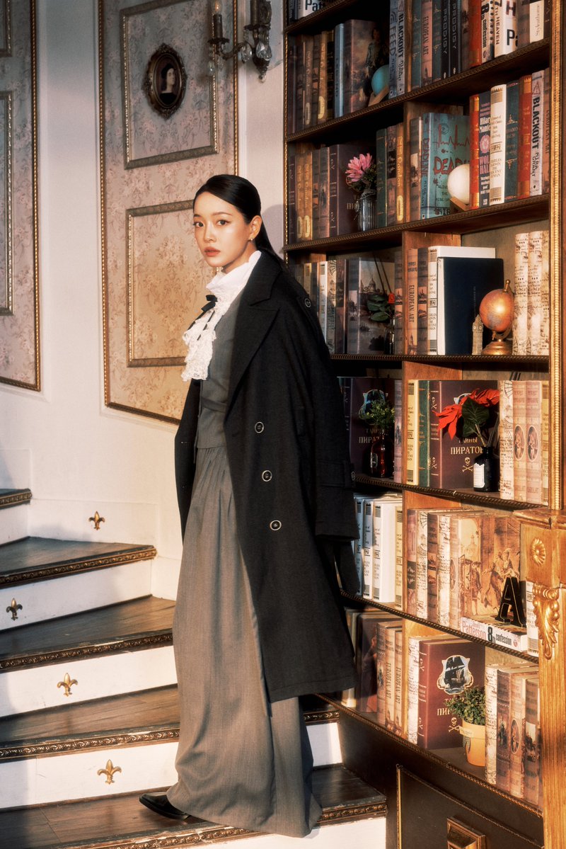 playjellyfish's tweet image. KIM SEJEONG 2026 Season’s Greetings
[Velvet REVERIE]
CONCEPT PHOTO

🪞PRE-ORDER
25.11.20 (THU) 14:00 - 11.30 (SUN) 23:59 (KST)

#김세정 #KIMSEJEONG
#세정 #SEJEONG
#김세정시즌그리팅 #VelvetREVERIE 
#KimsejeongSeasonsGreetings
#PLAYJELLY #플레이젤리 #EVERLINE #에버라인