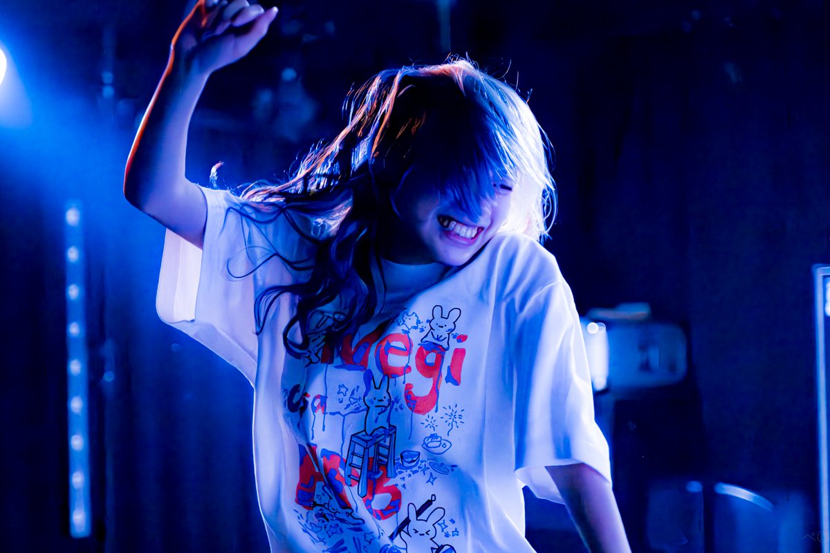 peroyu_'s tweet photo. 2025.11.14 VoodooLounge
ねぎ誕2 happy ver.19 ねぎわさびしう
なんだかとても楽しそう
公式掲載許可済
#推し活 #オタ活 #LivePhotography #StageShot #LiveInTheMoment #IdolAesthetic #photography #ファインダー越しの私の世界 #キリトリセカイ #写真好きな人と繋がりたい #常ねぎ #ねぎわさびしう