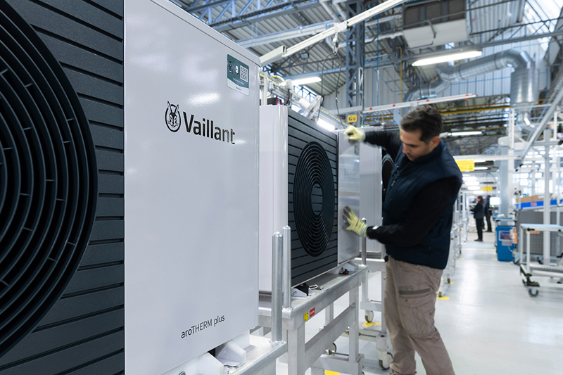 proelectrician's tweet image. We put some ‘burning’ questions to Hager following its recent collaboration with Vaillant UK

Find out more here - bit.ly/3X0ccUw

@HagerUK #ASHP #circuitprotection #consumerunits #Vaillant