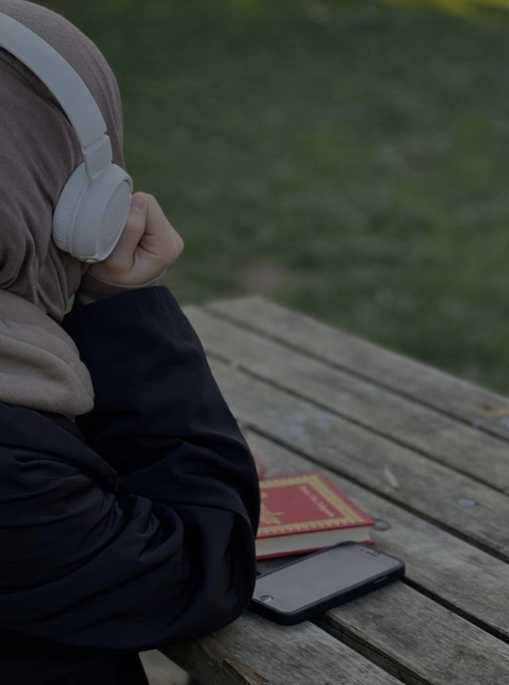 "Sessizlik güçlüdür, sade ise asil. Gürültü, gösteriş ve kibir ise cehaletin ve kalitesizliğin ayak sesidir."