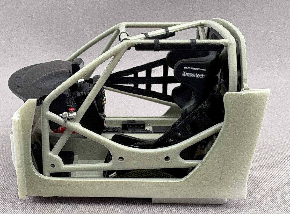 〜911RSR〜
セーフティネットを自作して
外した状態を再現出来るようにしました😉
#カーモデル #ポルシェ #911RSR #pinkpig  #36ブース  #porsche911 #パカパカギミック #ホビースペース36