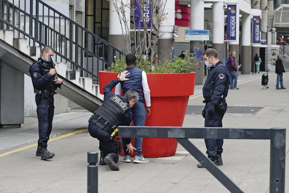 humanite_fr's tweet image. « Les policiers lui ont demandé de faire des bruits d&apos;animaux » : la CSI 93 mise en cause pour violences policières sur un mineur de 15 ans 

➡️ l.humanite.fr/tYv