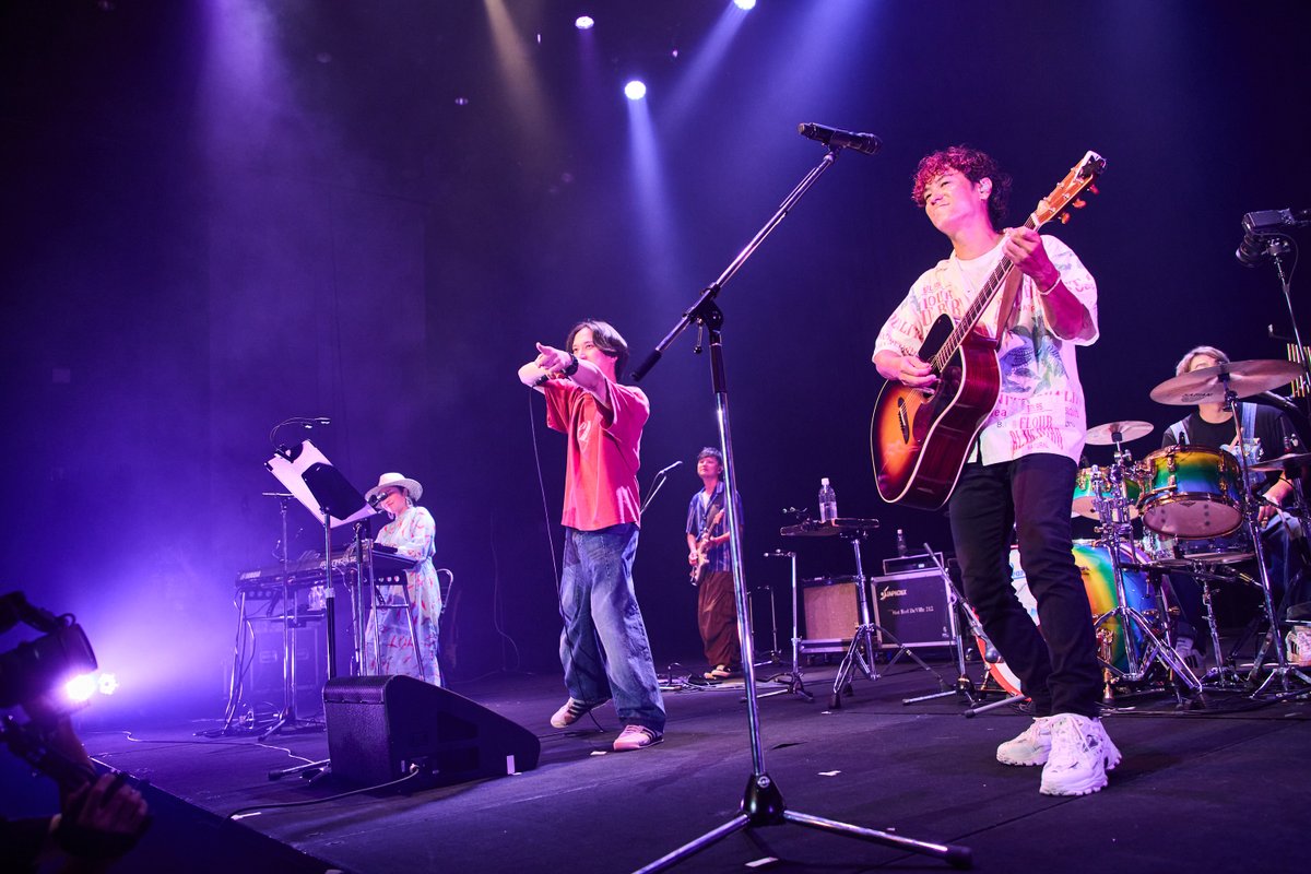 M_bit_Project's tweet image. ／
10/15(水)「 #MbitLive 第5弾 」
Live振り返り投稿3♫
＼

ちょびっと、Instagramの紹介だよ♫

今日のInstagram投稿では、貴重なコラボパフォーマンスの様子が観られるみたい🔥📷
#HY さんの名曲「AM11:00」がなんと！ #マカロニえんぴつ はっとりさんとのスペシャルコラボバージョンで披露！…