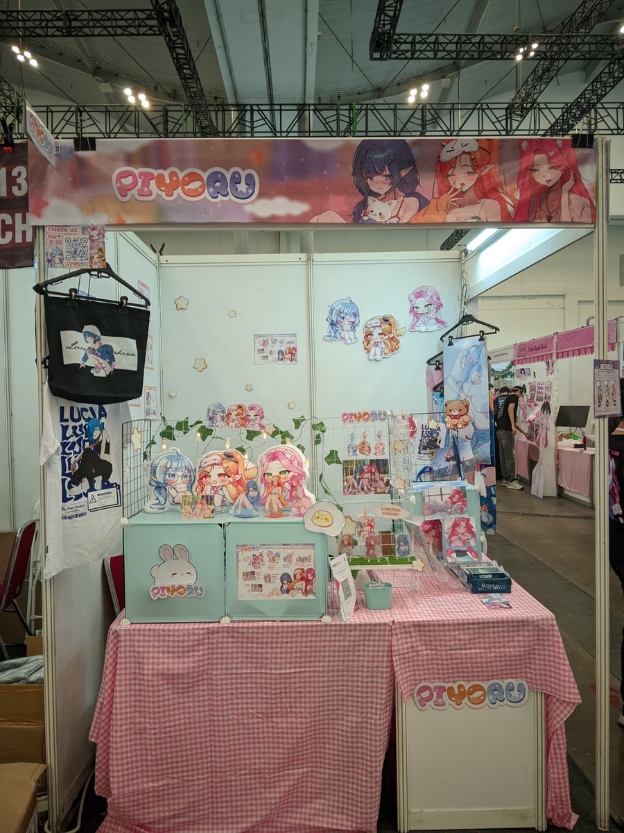 akshmrt13's tweet image. Lastly Otsu Piyoru, makasih udah dikasih kesempatan buat ngebantu2 jaga booth, it was an amazing experience, aku Bener2 belajar banyak. Thanks for the opportunity once again maaf klo misalkan aku ada kurang, semoga ga nyesel ngajak2 aku wkwkw