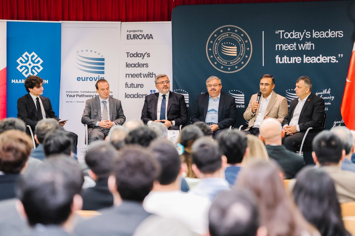 arioguzhanb's tweet image. “Youth &amp;amp; Diplomacy Forum&quot; Brussels 2025

Eurovia gathered the youth with ambassadors, MPs and leaders to shape their future, thus Europe’s future.

We extend our sincere gratitude to Their Excellencies @frkkymkc and @gbtantekin_mfa for their valuable presence and insights.