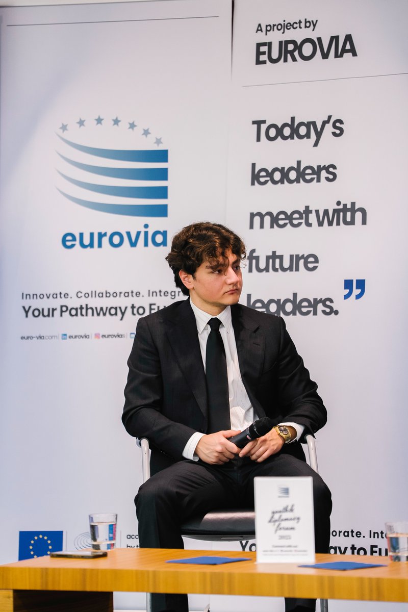 arioguzhanb's tweet image. “Youth &amp;amp; Diplomacy Forum&quot; Brussels 2025

Eurovia gathered the youth with ambassadors, MPs and leaders to shape their future, thus Europe’s future.

We extend our sincere gratitude to Their Excellencies @frkkymkc and @gbtantekin_mfa for their valuable presence and insights.