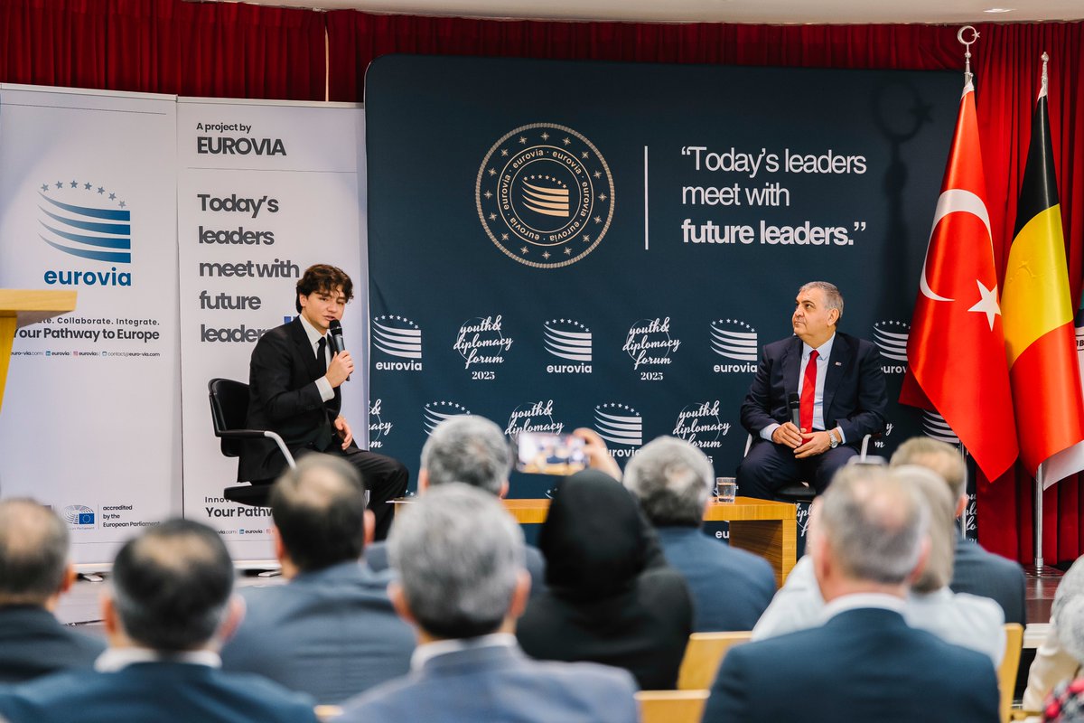 arioguzhanb's tweet image. “Youth &amp;amp; Diplomacy Forum&quot; Brussels 2025

Eurovia gathered the youth with ambassadors, MPs and leaders to shape their future, thus Europe’s future.

We extend our sincere gratitude to Their Excellencies @frkkymkc and @gbtantekin_mfa for their valuable presence and insights.