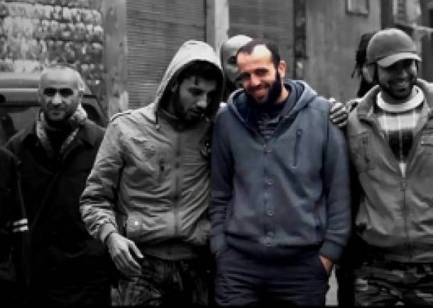 DeirEzzore's tweet image. في مثل هذا اليوم 18 نوفمبر 2013 استشهد القائد “ عبد القادر صالح” الملقب بحجي مارع، أبرز الشخصيات في الثورة السورية. قضى متأثراً بإصابته إثر قصف جوي لطيران النظام البائد في مدينة حلب. 
عُرف الصالح بقربه من الناس إذ كان يشجعهم للإبلاغ عن أي تجاوزات يتعرضون لها من الفصائل وكان يتخذ…