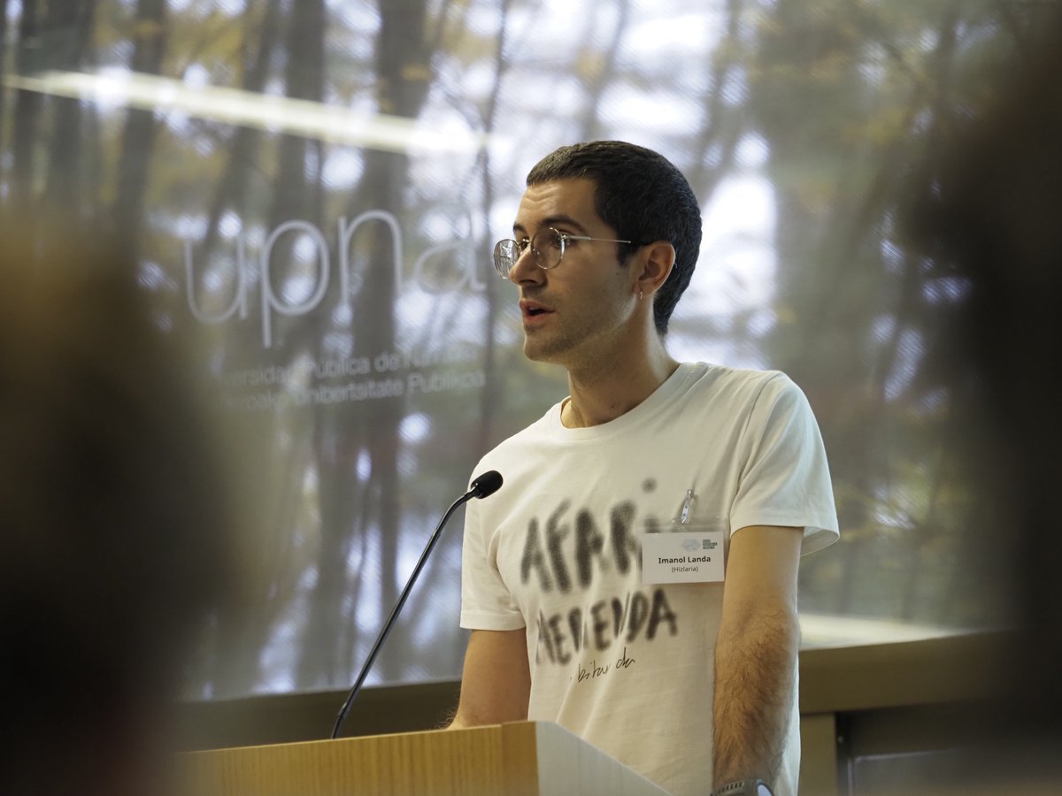 🍃🍂#CidetecEnergyStorage-ko ikertzailea den Imanol Landak UEUk eta Euskal Natura taldeak antolatutako Natur ZIentzien VI. Topaketan parte hartu zuen, <a href="/UNavarra/">UPNA - Universidad</a>-n.

📸@euskalNatura

 #GreenFuture #CIDETEC #NZ6T #EnergiaBiltegiratzea #Zientzia #Etorkizuna