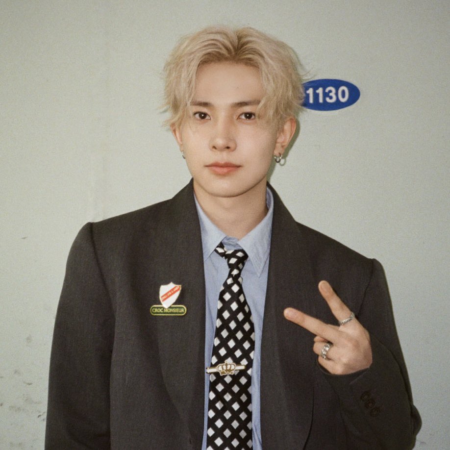 백금발 희승이 넘 예뻐서 사진 뜰때마다 행복한거같아..