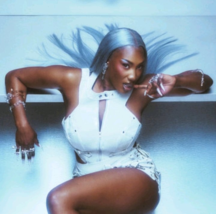 JAsoron93521's tweet image. African artists with the most songs above 500M 
@heisrema 2
@ayrastarr 2
@burnaboy 2 
@AyaNakamuraa 2