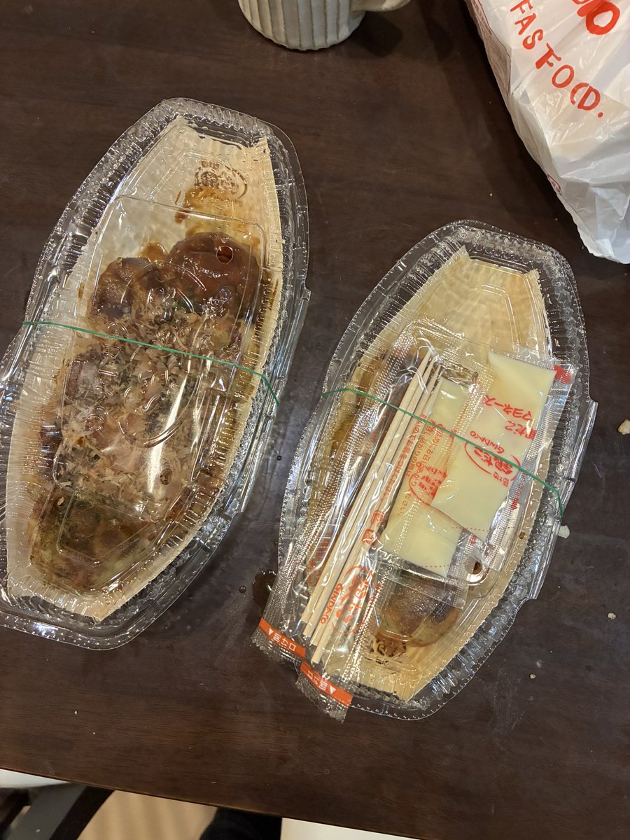 1030nAkihiro's tweet image. 今日は18銀だこたこ焼2舟とクロワッサンたい焼3匹安納芋1匹とカスタード2匹買った
#銀だこ 
#スタンプ2倍 
#たこ焼 
#クロワッサンたい焼 
#安納芋