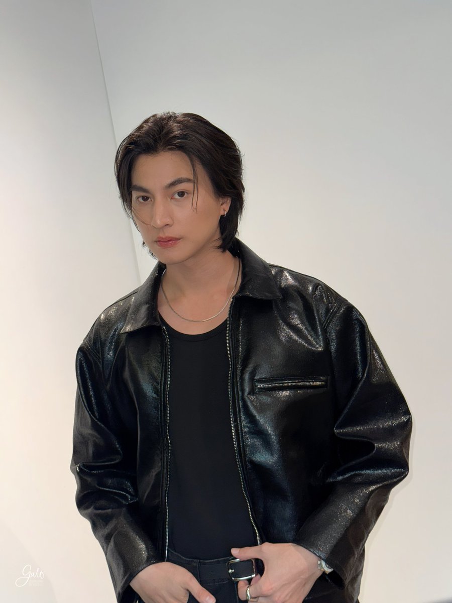 JaitipJu's tweet image. กลัฟ 5 คน กับลุคสุดหล่อในวันนี้
GULF X CH3 CALENDAR
#Ch3calendar2026xGulf
@gulfkanawut
#GulfKanawut