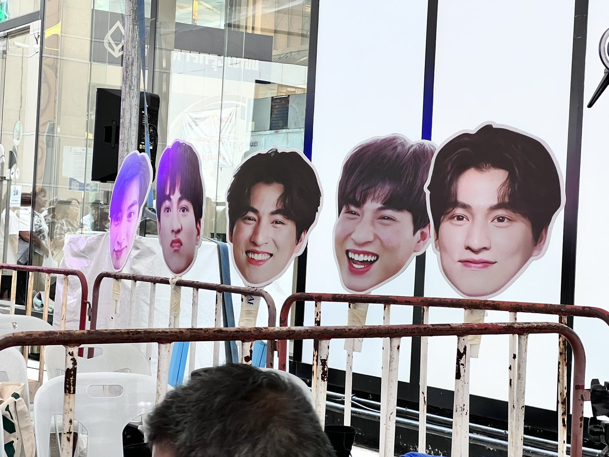 JaitipJu's tweet image. กลัฟ 5 คน กับลุคสุดหล่อในวันนี้
GULF X CH3 CALENDAR
#Ch3calendar2026xGulf
@gulfkanawut
#GulfKanawut