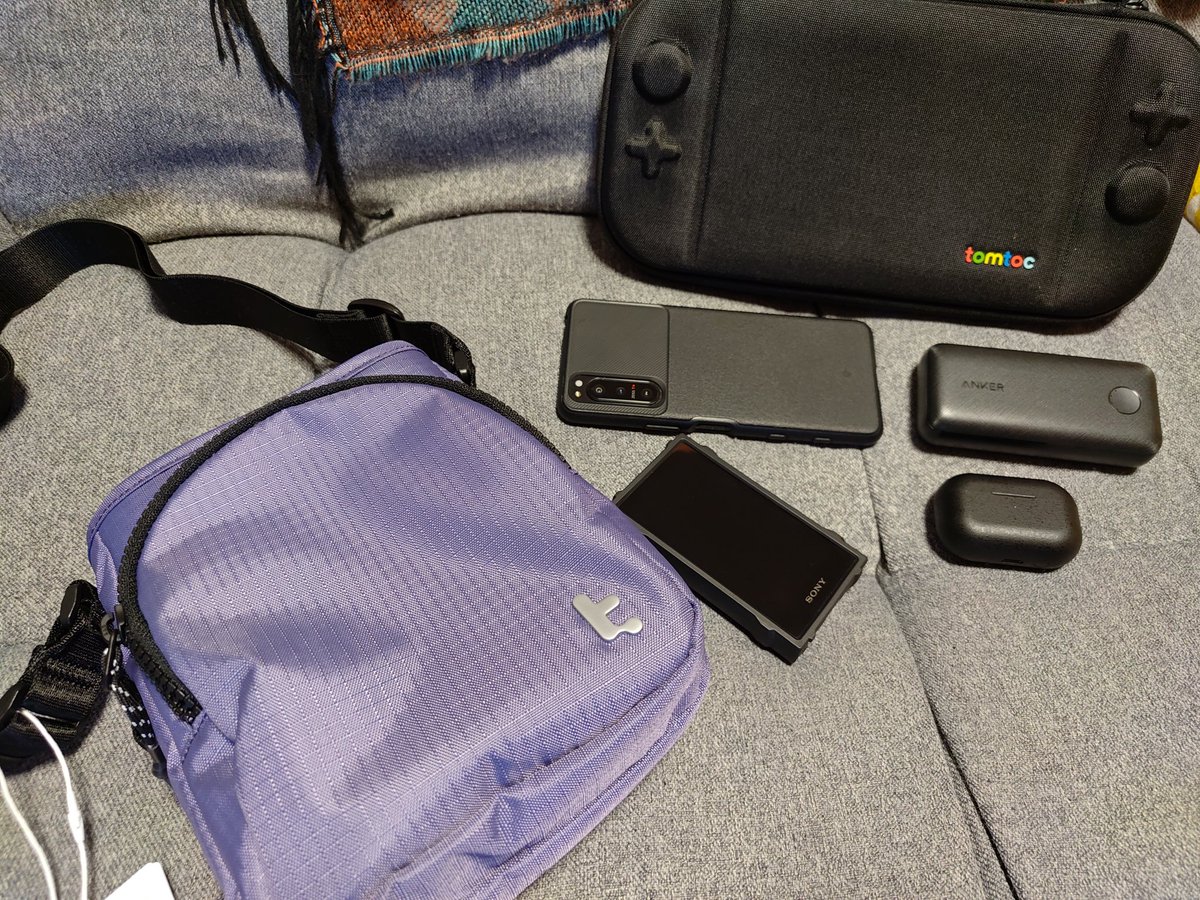 WhiteKuma0079's tweet image. tomtoc様より
GameOn-G50 Switch 2 遊びポーチ
頂きました✨ありがとうございます！
普段持ち歩きたいものは全て入りましたし
巾着部分を引き出せばSwitch2ケースもすっぽり収まります👍
街歩きで活躍してくれそうです
私のtomtoc愛伝われ〜♥️
#tomtoc