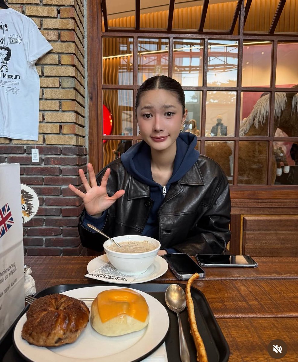 남편분이 아내분 이중생활이라며사진들쭈욱풀어주셨는데
>>사진에서 사랑하는 게 느껴진다<<가 무슨말인지배우게됨