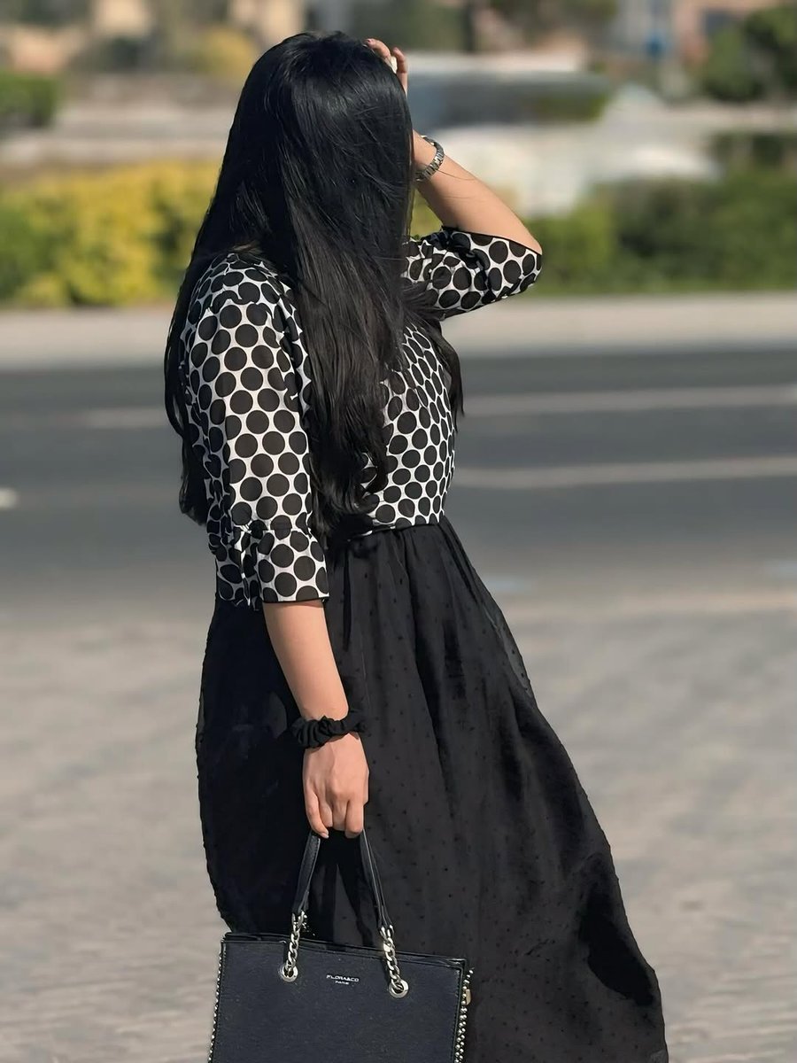 itz_Parmi's tweet image. सौंदर्य को देखकर पुरुष विचलित हो जाता है। 😘☺️