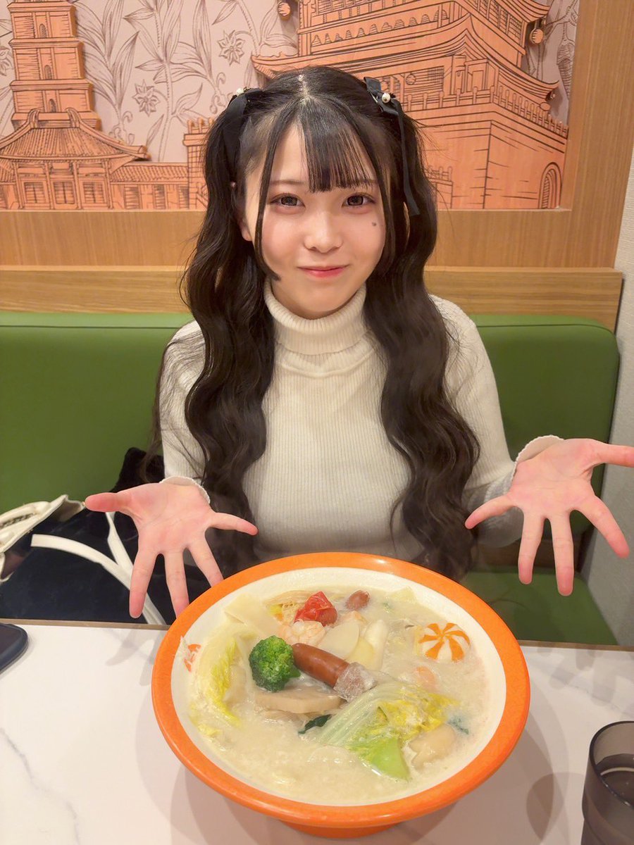 Nana_kimisyu's tweet photo. 麻辣湯食べすぎて、
どっちがブンモジャか分からないアイドル
推しませんか？

ちなみに⬇️は￥3400 くらいで
お腹はち切れそうでした❕

麻辣湯デートアポお待ちしております🍓♡

#拡散希望  #名古屋アイドル #麻辣湯 
#愛瀬ななを愛せよな  #キミの主人公 https://t.co/3Q9jV8GalO