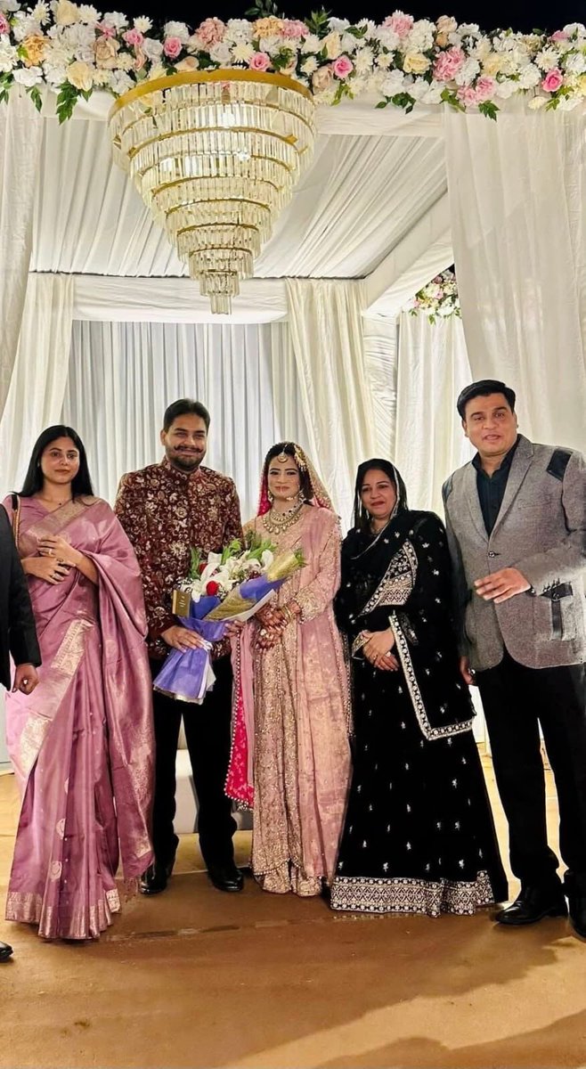 IrfanSolanki's tweet image. मरहूम मुख़्तार अंसारी साहब के छोटे बेटे उमर अंसारी के वलीमे में शरीक हुआ और जोड़ें को शादी की मुबारकबाद दी ..! @AbbasAnsari_