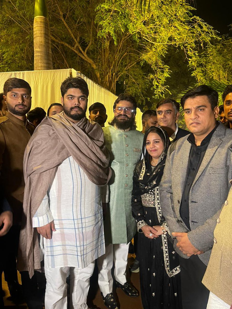IrfanSolanki's tweet image. मरहूम मुख़्तार अंसारी साहब के छोटे बेटे उमर अंसारी के वलीमे में शरीक हुआ और जोड़ें को शादी की मुबारकबाद दी ..! @AbbasAnsari_