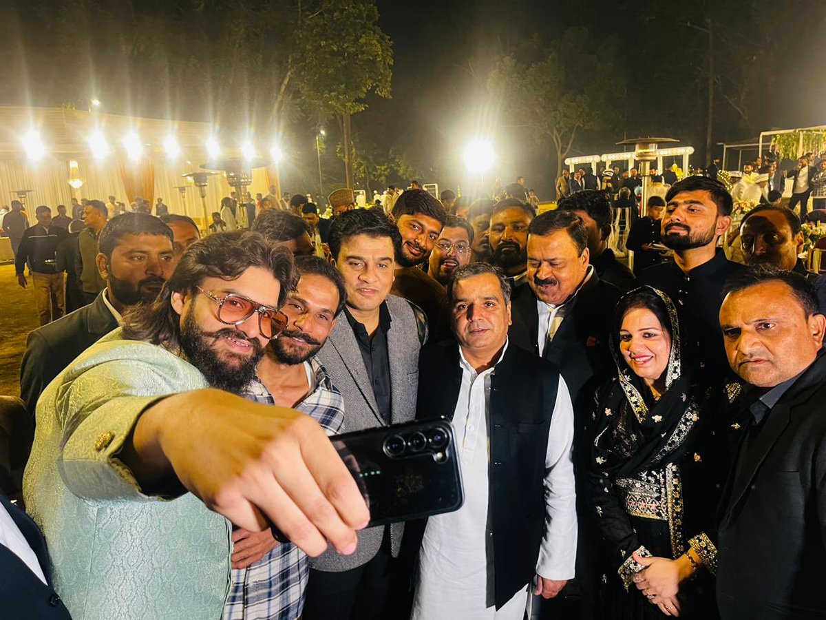 IrfanSolanki's tweet image. मरहूम मुख़्तार अंसारी साहब के छोटे बेटे उमर अंसारी के वलीमे में शरीक हुआ और जोड़ें को शादी की मुबारकबाद दी ..! @AbbasAnsari_