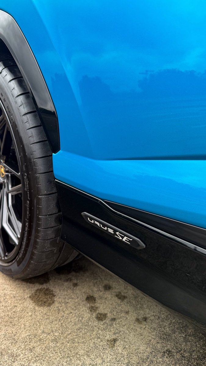 Zero2Turbo's tweet image. Sant’Agata Bolognese style for a few days 😎

Urus SE in Blu Uranus is a head turner!