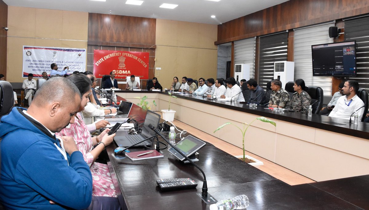 MLASanjaysinh's tweet image. વડાપ્રધાન શ્રી @narendramodi જીની પ્રેરણાથી ભારત સરકારની રાષ્ટ્રીય આપત્તિ વ્યવસ્થાપન સત્તામંડળ તથા ગુજરાતના મુખ્યમંત્રી શ્રી @Bhupendrapbjp ના માર્ગદર્શન હેઠળ ગુ.રા.આપત્તિ વ્યવસ્થાપન સત્તામંડળના સંયુક્ત ઉપક્રમે તેલ અને રાસાયણિક આપત્તિ ની રાજ્ય સ્તરની મોકડ્રીલનું આયોજન.....