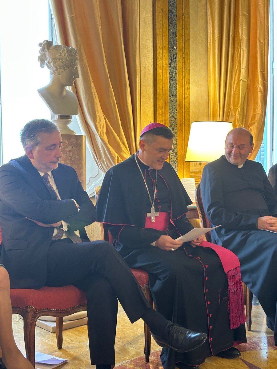 Un Memorandum of Understanding tra la Biblioteca Vaticana e la Bibliothèque nationale de France è stato siglato ieri, lunedì 17 Novembre 2025, nella sede dell'Ambasciata di Francia presso la Santa Sede.
<a href="/laBnF/">La Bibliothèque nationale de France</a>