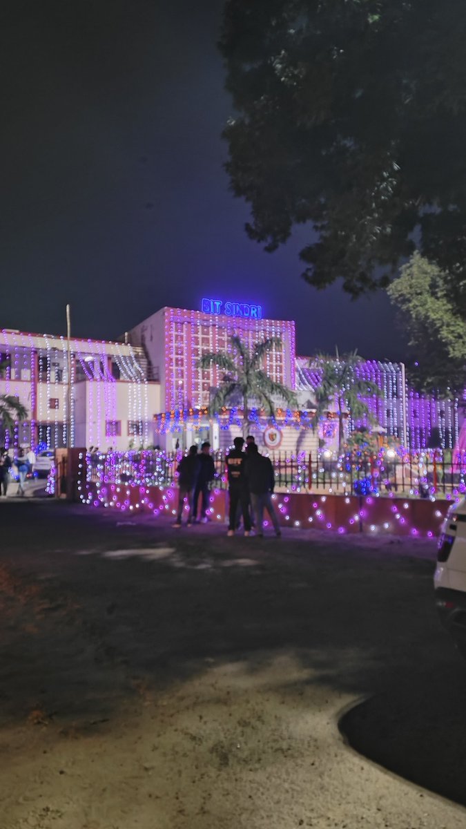 Deeptihelloww's tweet image. Life outside twitter is so difficult