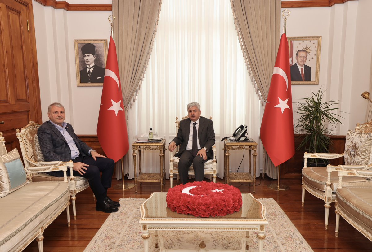 Valimiz Sayın Rahmi Doğan, Sakarya Ticaret ve Sanayi Odası Yönetim Kurulu Başkanı A. Akgün Altuğ’u Merkez Çalışma Ofisindeki makamında kabul etti.