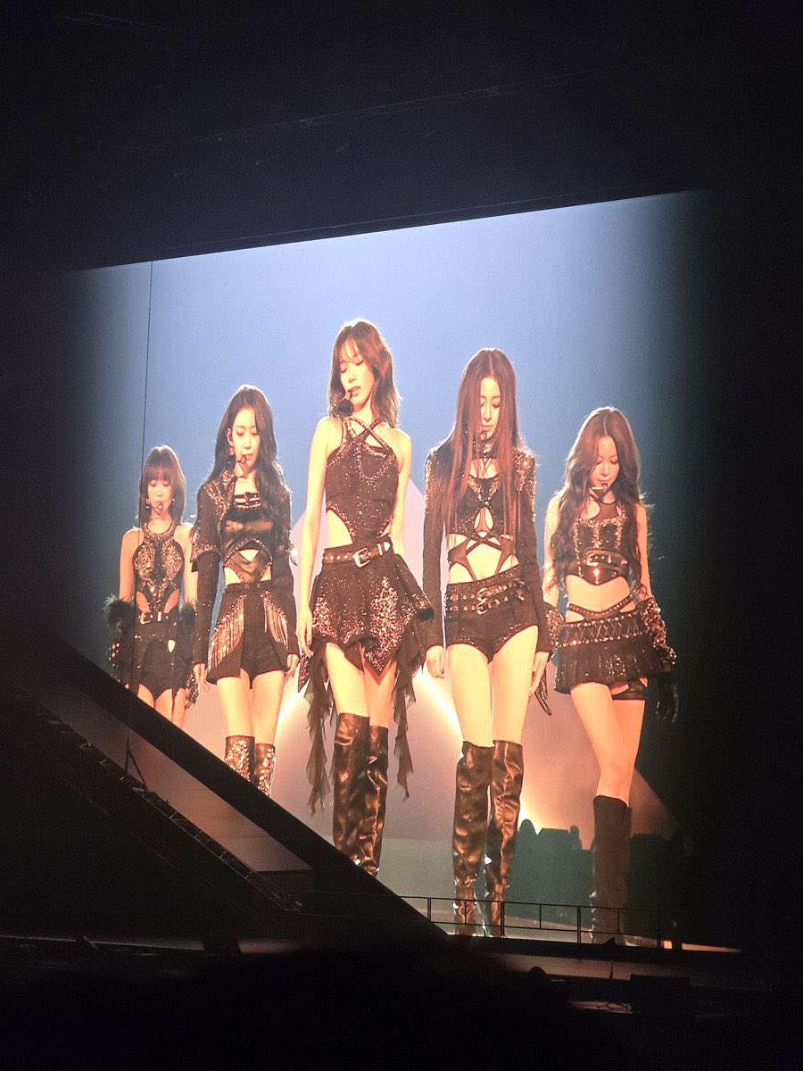 LE SSERAFIM OH MY GOD HERE